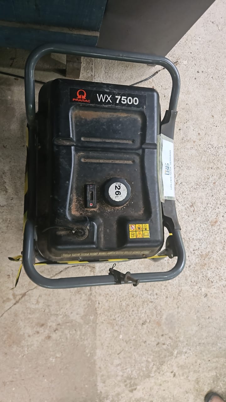 Foto de SUCATA DE GERADOR DE ENERGIA