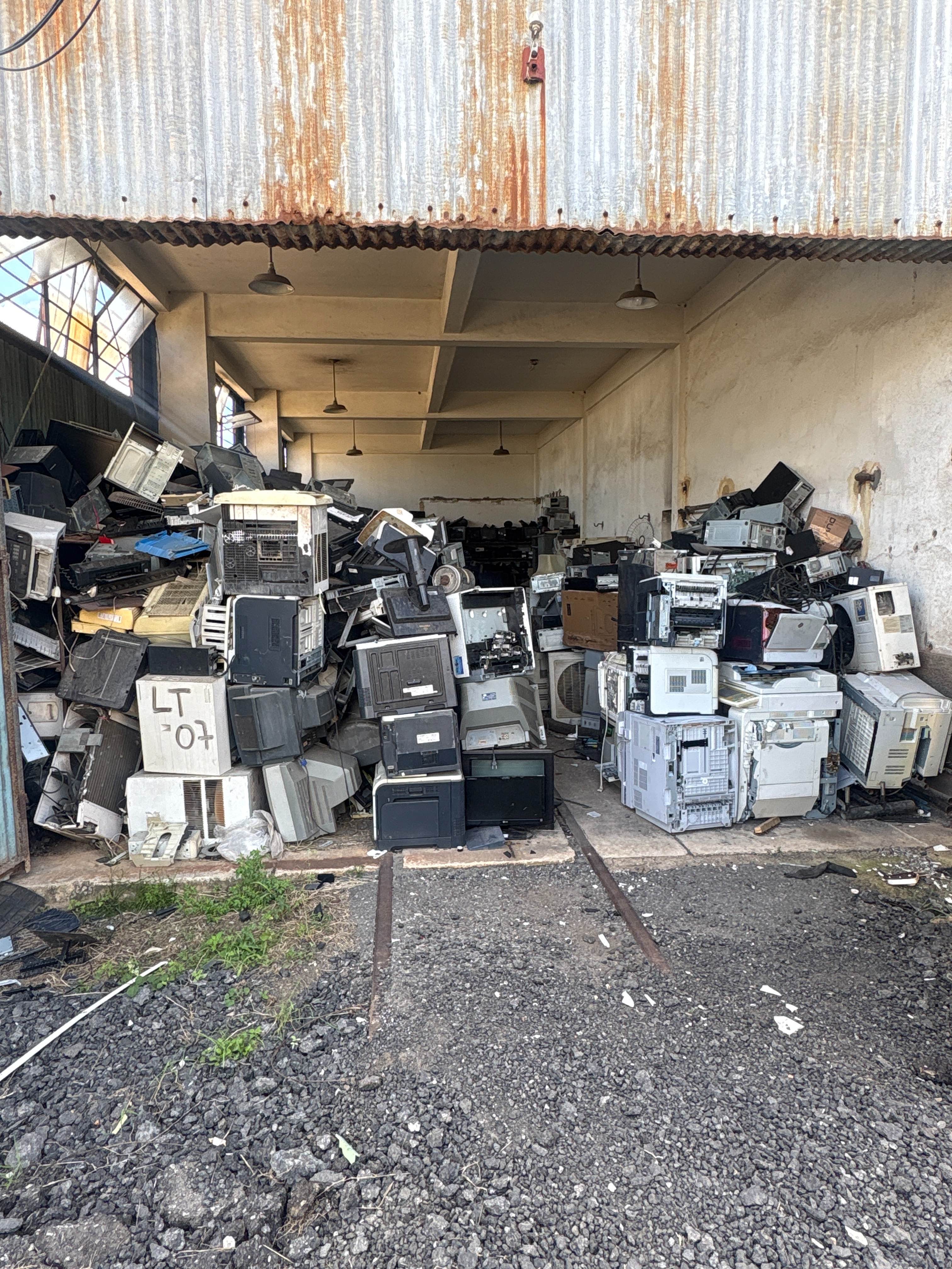 Foto de SUCATA DE INFORMÁTICA, MATERIAL ELETRONICO, AR CONDICIONADO E TELEVISORES.
