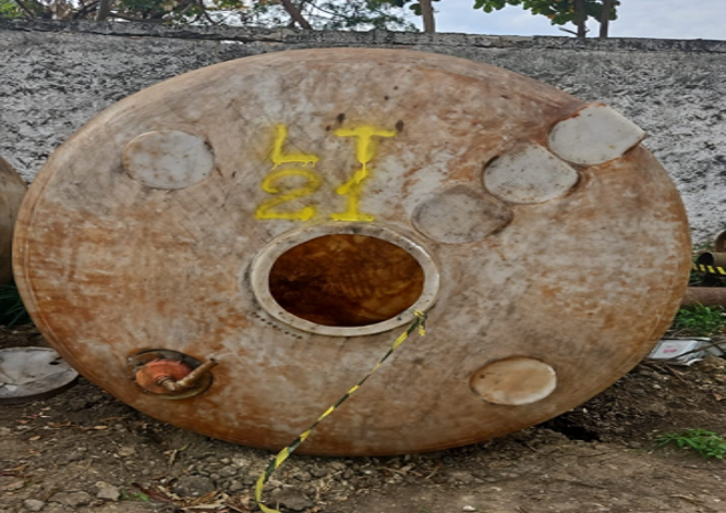 Foto de SUCATA DE TANǪUE DE PLÁSTICO 20.000 LT