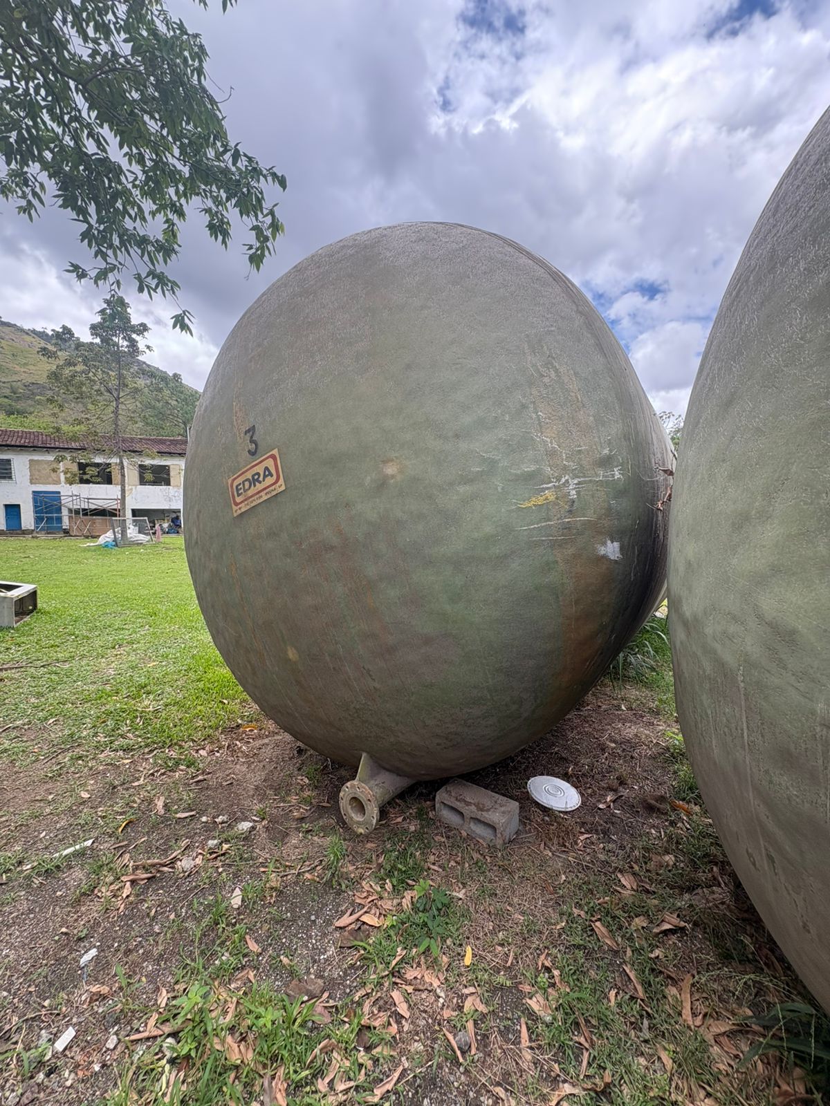 Foto de SUCATA DE TANǪUE DE FIBRA 50.000 LT