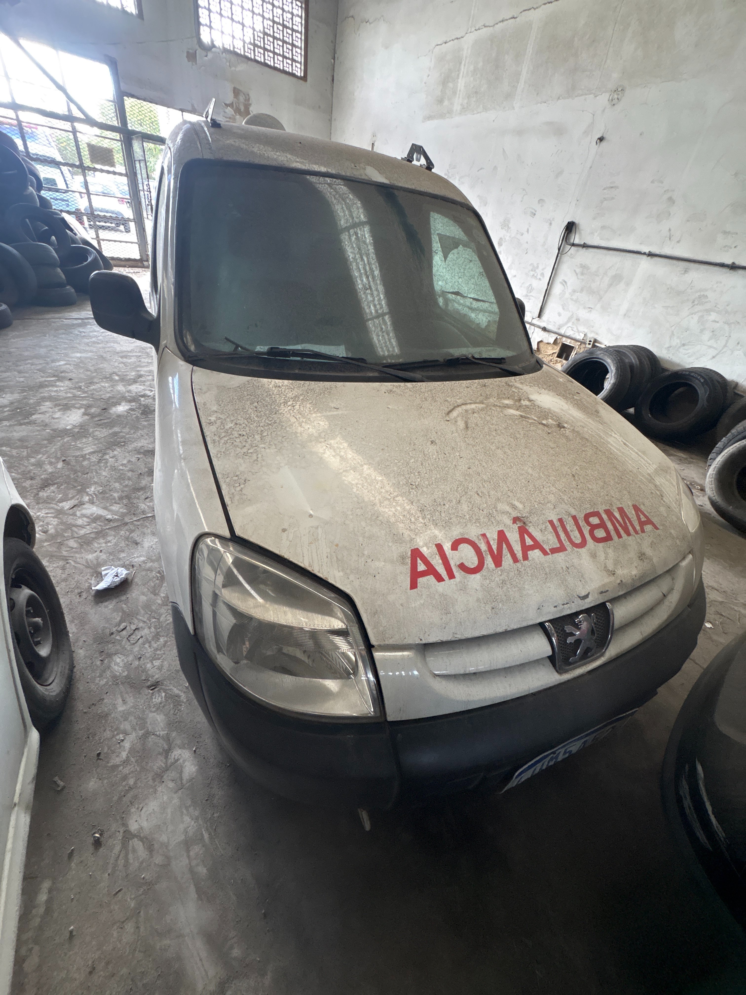 Foto de PEUGEOT PARTNER ALLT A, VEICULO COM CARROCERIA DE AMBULÂNCIA