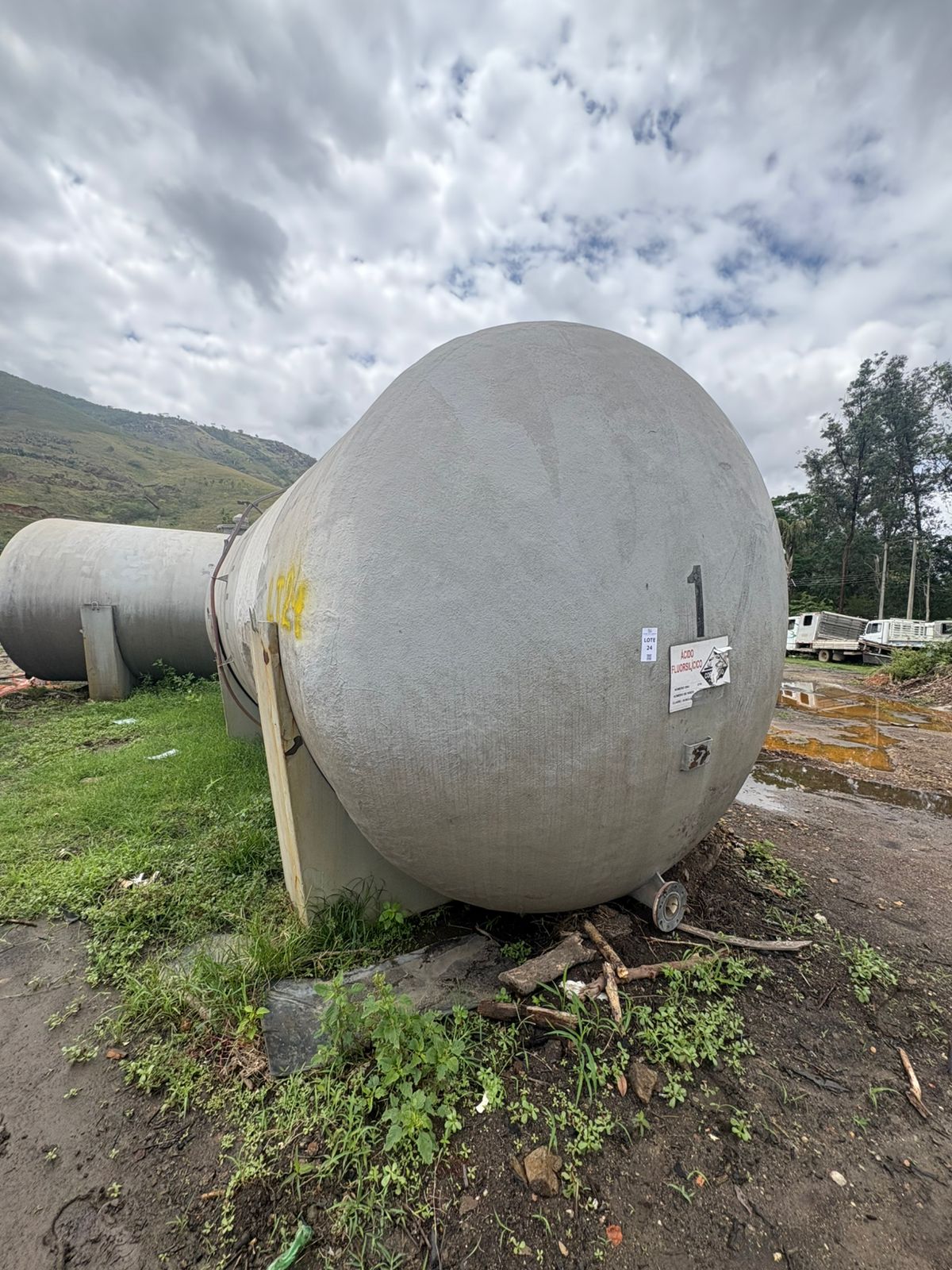 Foto de SUCATA DE TANǪUE DE FIBRA 50.000 LT
