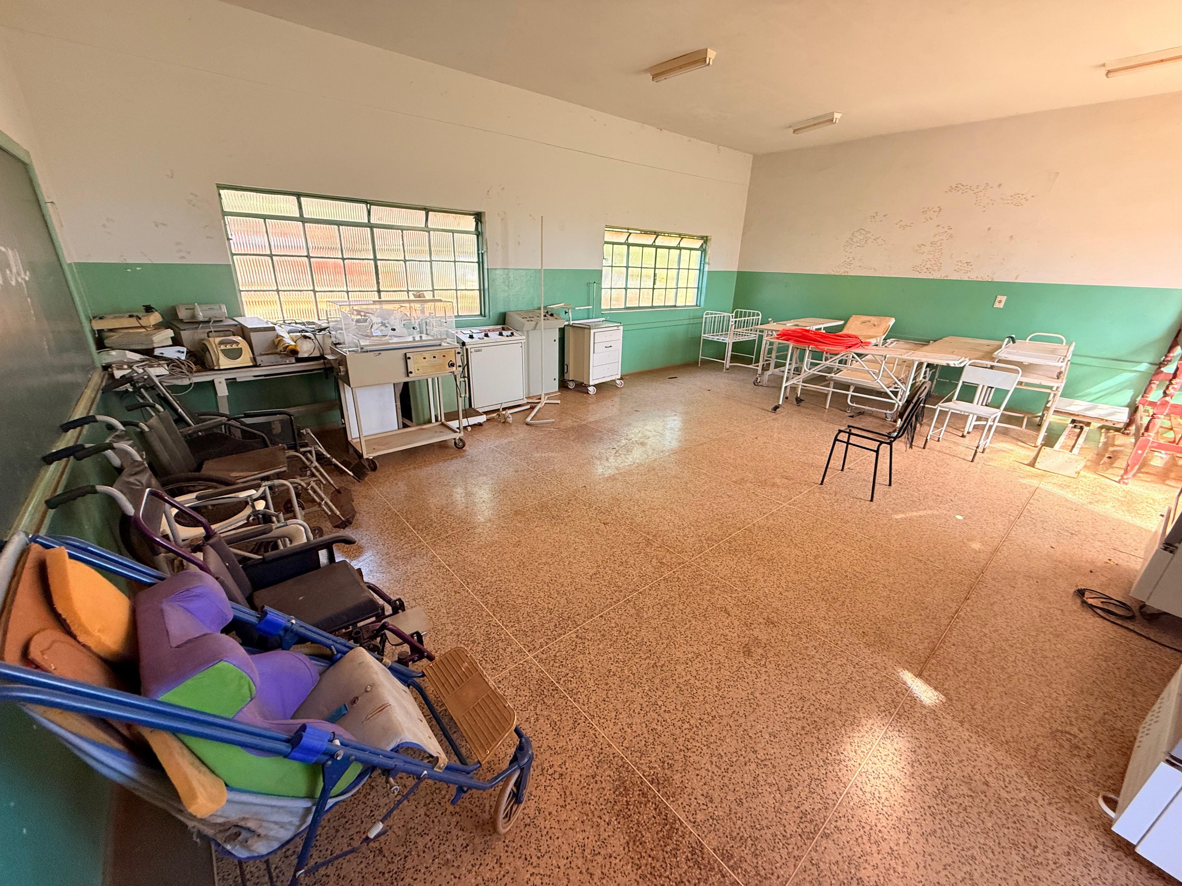Foto de SUCATA DE MATERIAL HOSPITALAR
