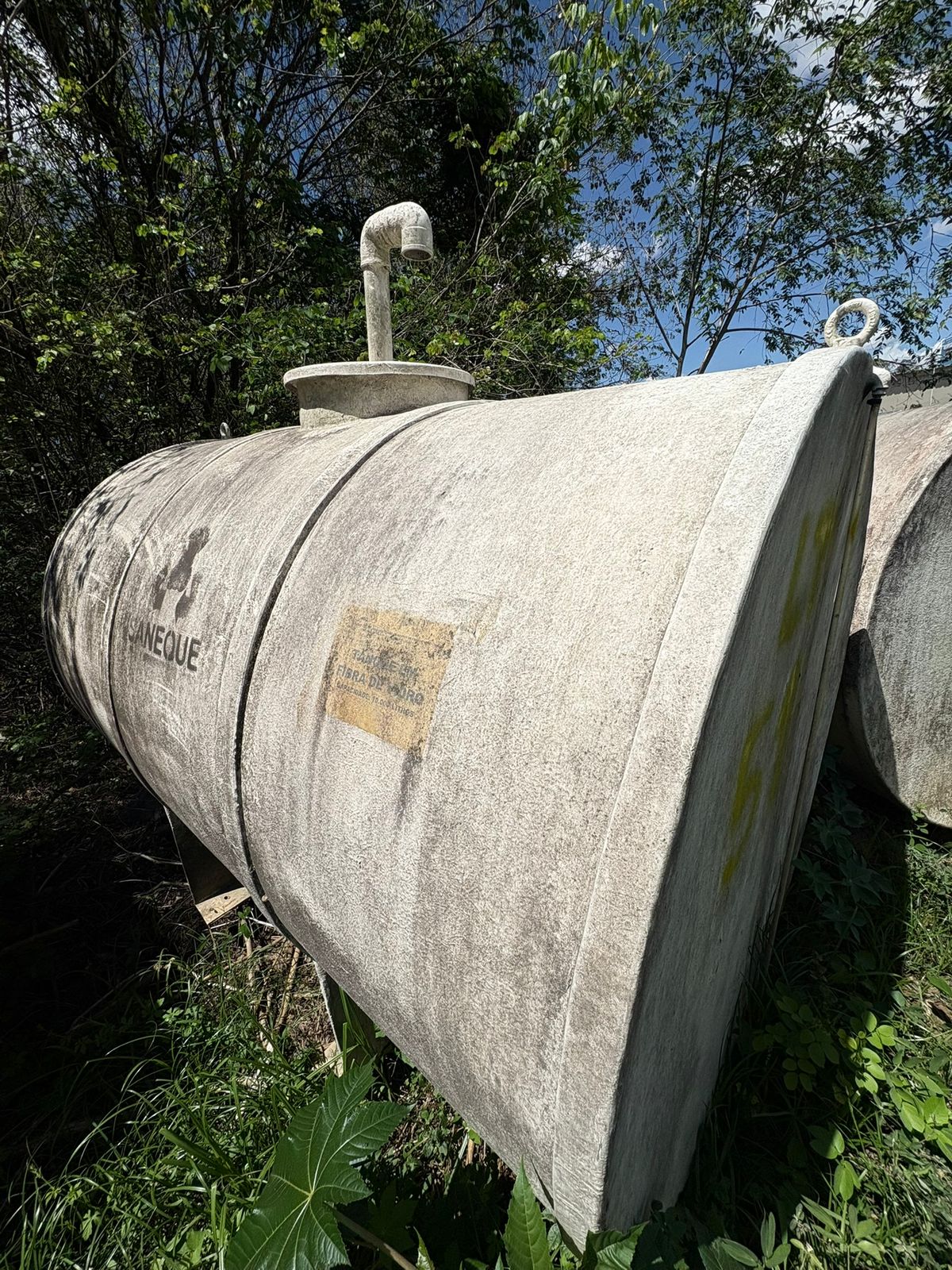 Foto de SUCATA DE TANǪUE DE FIBRA 10.000 LT