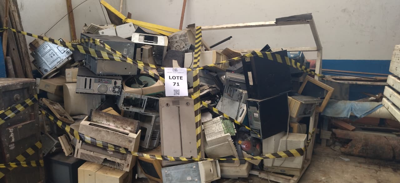 Foto de SUCATA DE EǪUIPAMENTOS DE INFORMÁTICA EM GERAL